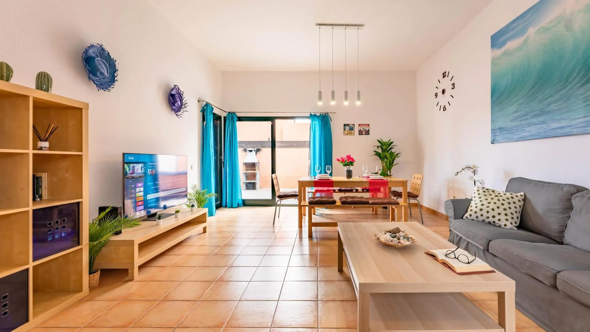 Villa Sunrise Surf House, Big Garden, Hot Tub, Parking, Super-Fast Free Wi-Fi Corralejo 0*,  Spagna