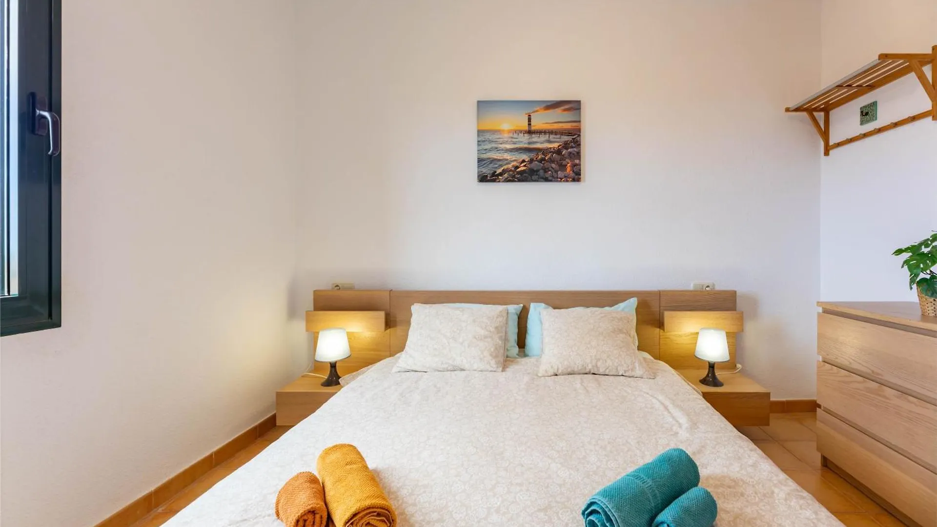 Sunrise Surf House, Big Garden, Hot Tub, Parking, Super-Fast Free Wi-Fi 0*, Corralejo