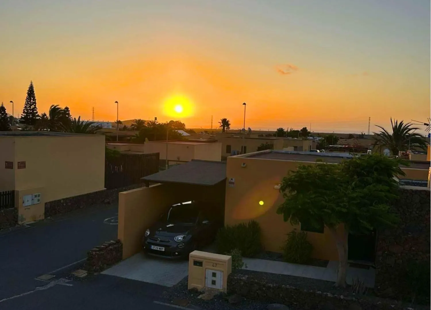 Sunrise Surf House, Big Garden, Hot Tub, Parking, Super-Fast Free Wi-Fi 0*, Corralejo Spain