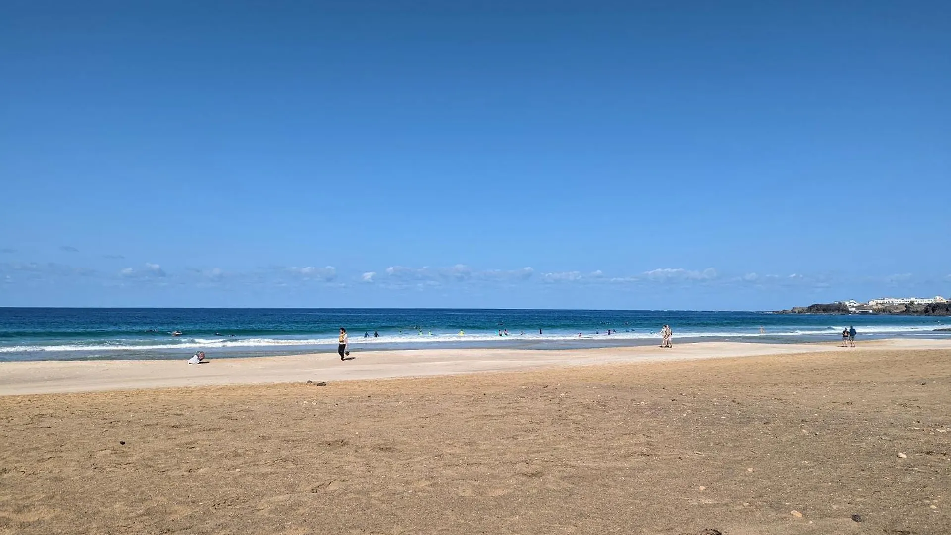 Holiday home Sunrise Surf House, Big Garden, Hot Tub, Parking, Super-Fast Free Wi-Fi