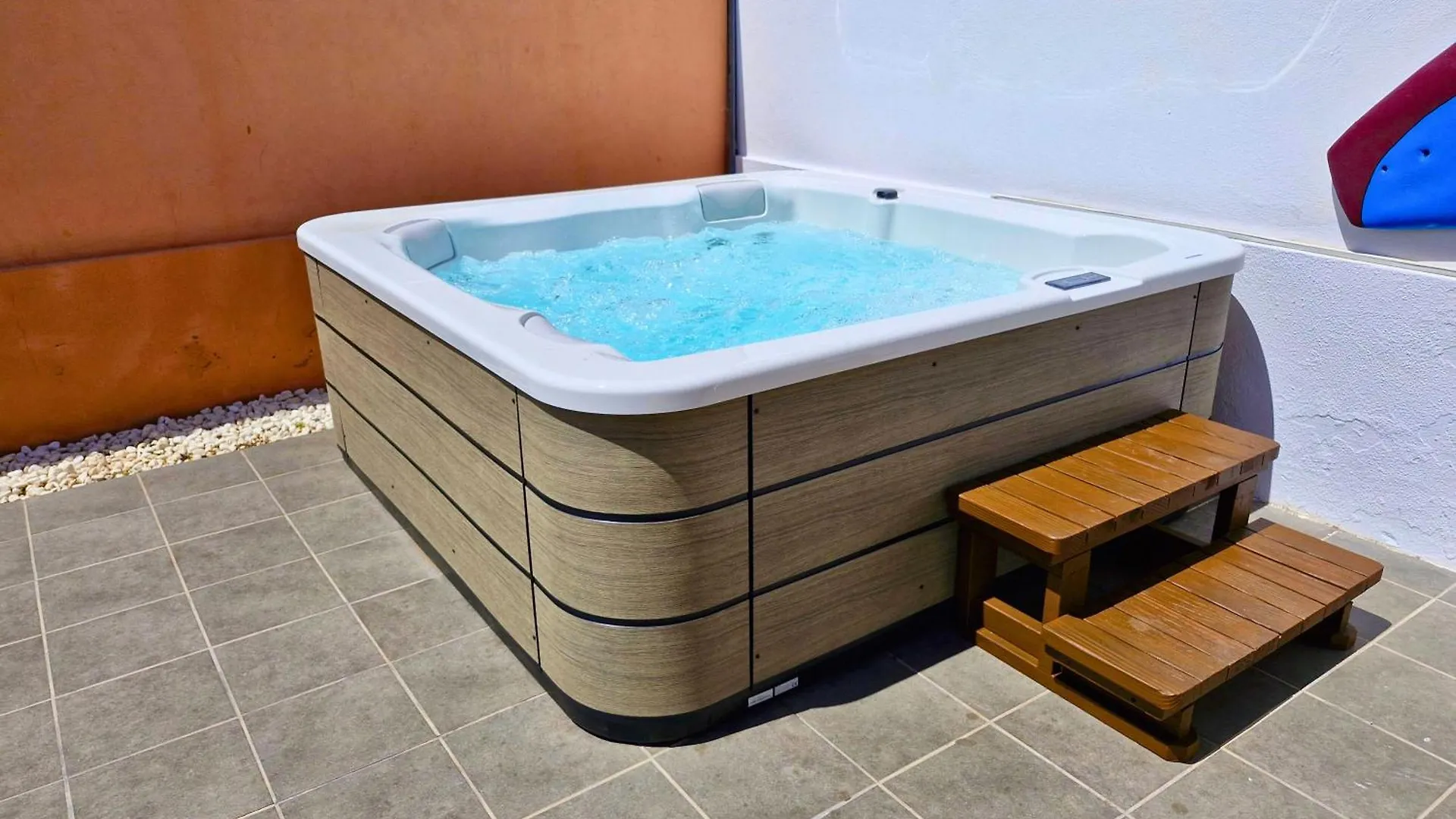 Sunrise Surf House, Big Garden, Hot Tub, Parking, Super-Fast Free Wi-Fi Holiday home