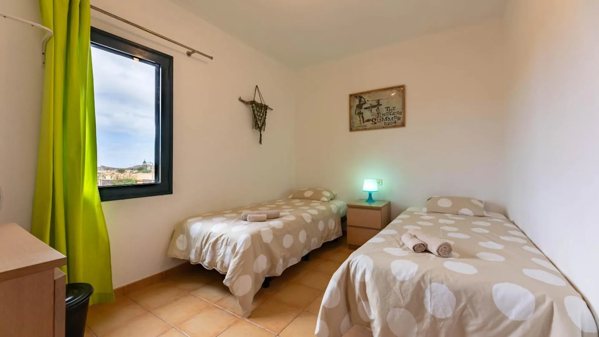 Sunrise Surf House, Big Garden, Hot Tub, Parking, Super-Fast Free Wi-Fi Holiday home